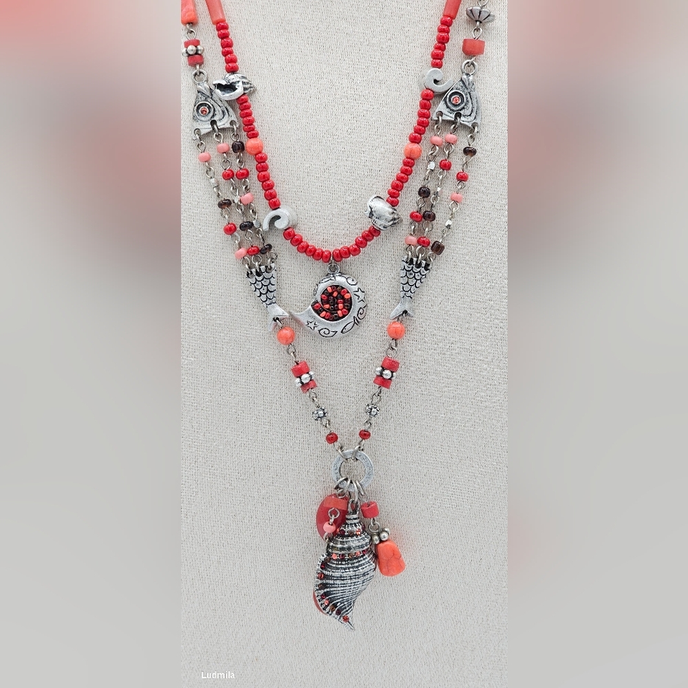 CHICO'S Elegant Red and Silver Beaded Necklace‎